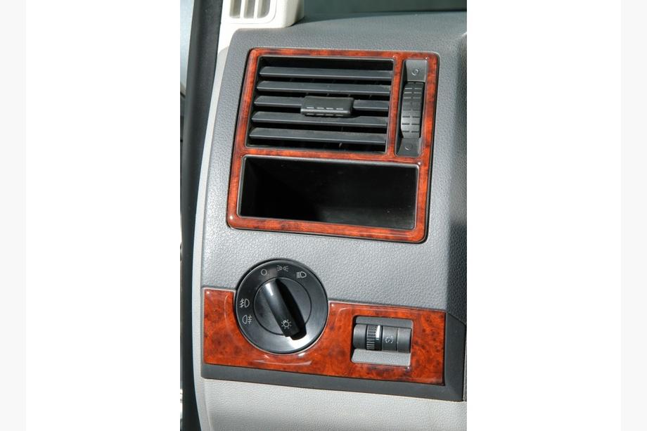 Volkswagen T5 Caravelle 2004–2010 Kryty palubnej dosky Karbon Fotografia 5