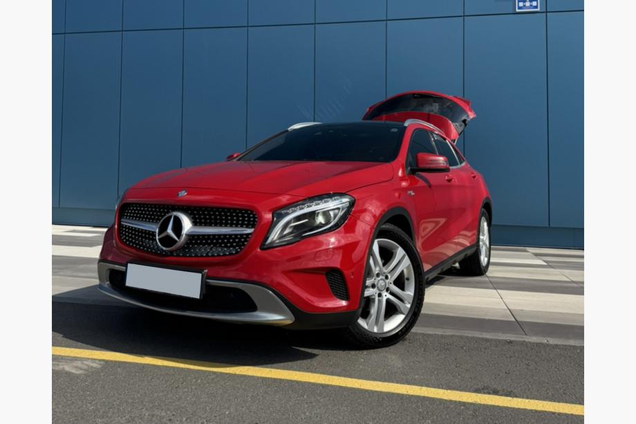 Mercedes GLA X156 2014–2019 Predná maska chladiča Diamond Silver (2014-2016) Image