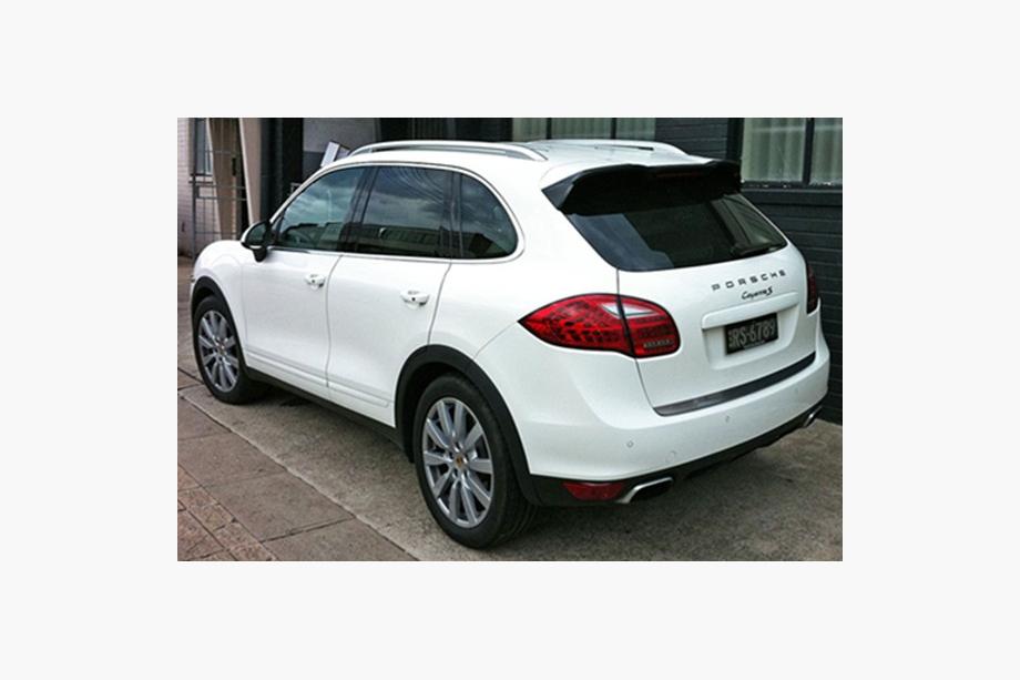 Porsche Cayenne 2010–2017 OEM strešné lyžiny (2 ks) Fotografia 2