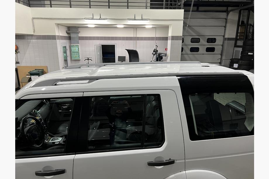 Land Rover Discovery IV 2009–2017 Strešné lyžiny Original model (sivé) Fotografia 6