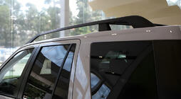 Land Rover Freelander II 2006–2014 Originálne strešné lyžiny (2 ks) fotografia 3