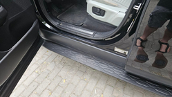 Land Rover Discovery V 2017– Bočné prahy (2 ks) fotografia 5