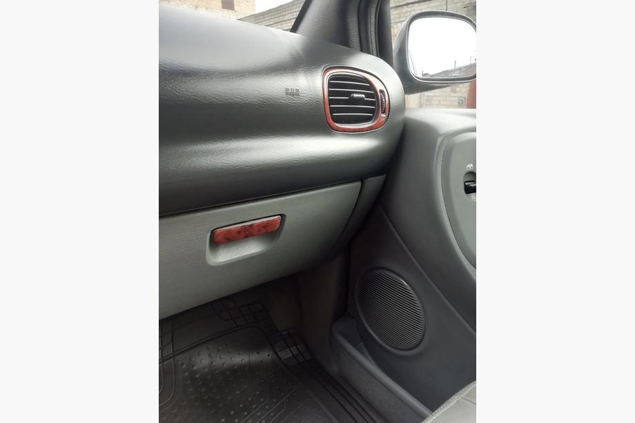 Chrysler Voyager 2001–2007 Kryty palubnej dosky (Meric) Fotografia 4