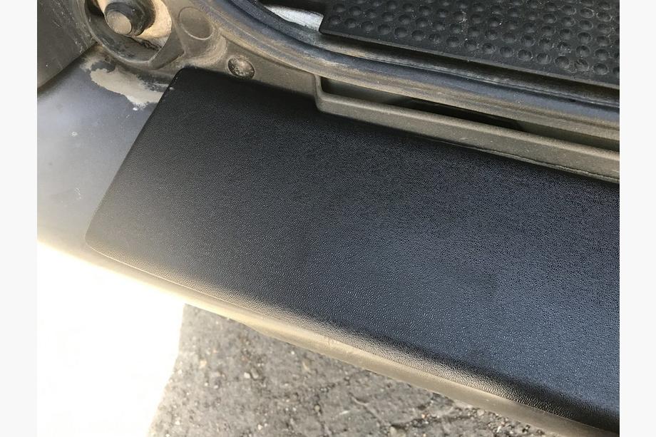 Opel Vivaro 2001–2015 Ochranná lišta zadného nárazníka DDU (ABS) Fotografia 7