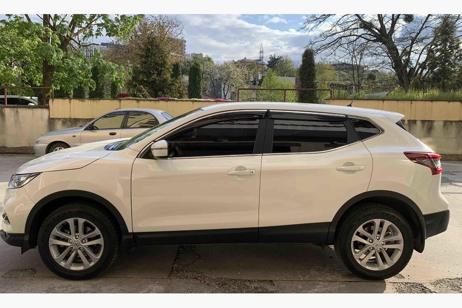 Nissan Qashqai 2014–2021 Okenné veterné deflektory s chrómovou lištou (Niken, 4 ks) Fotografia 3