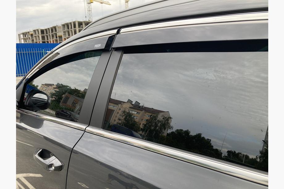 Kia Sportage 2015–2021 Okenné deflektory s chrómovou lištou (4 ks, Niken) Fotografia 2
