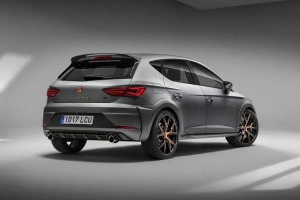 Seat odhalil novú generáciu Leon Cupra R