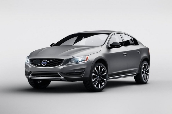 Švédsky sedan Volvo S60 Cross Country so zvýšenou priechodnosťou Fotografia 1
