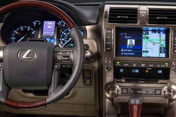 Drsnosť a elegancia v modernizovanom SUV Lexus GX 460 Fotografia 5