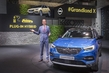 Opel predstavil svoj prvý hybridný automobil fotografia 1