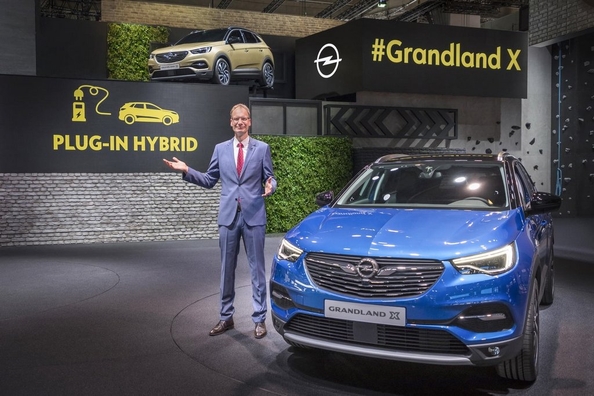 Opel predstavil svoj prvý hybridný automobil