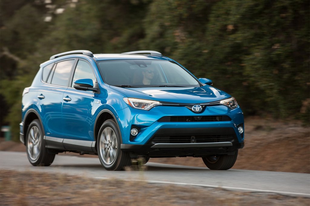 Agresívny a dynamický crossover Toyota RAV 4