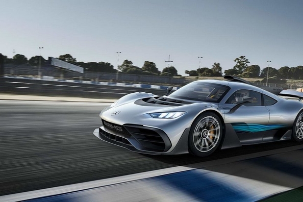 Elektrický hyperšport Mercedes-AMG Project One s výkonom 1000 koní