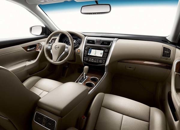 Recenzia sedanu Nissan Teana
