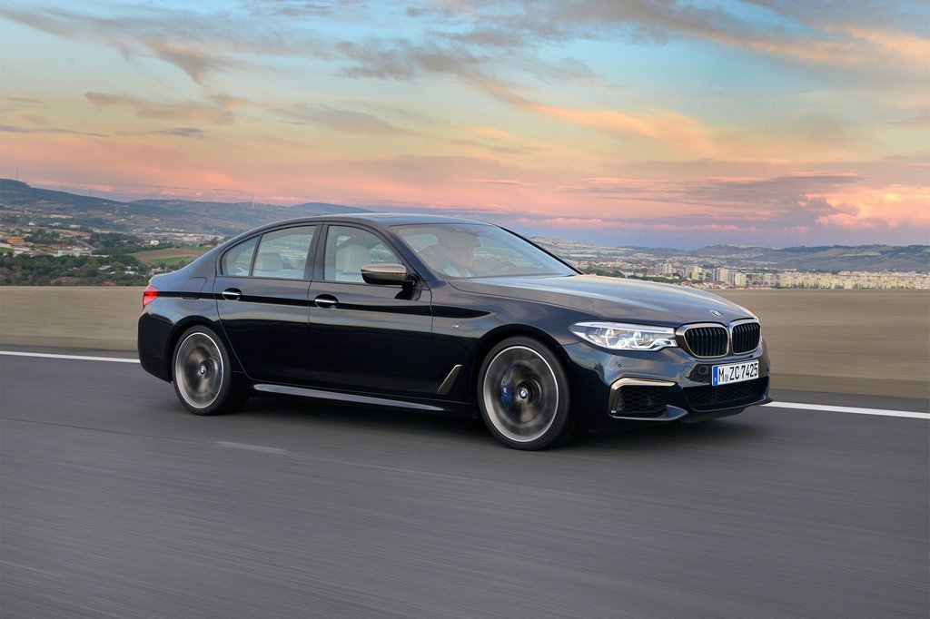Sedan BMW M550i XDrive, modelový rok 2018