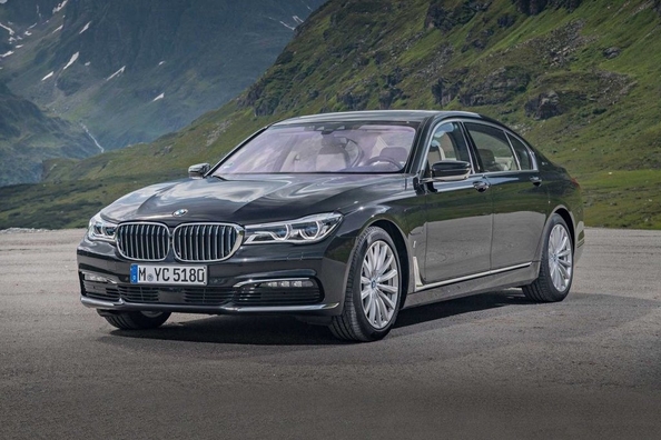 BMW doplní 7. sériu o hybridné modely