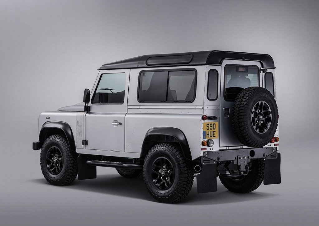 Nový Land Rover Defender dostane elektrickú verziu