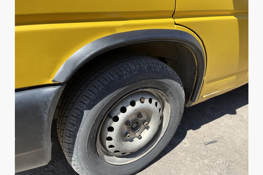 Volkswagen T4 Caravelle/Multivan 1990–2003 Plastové lemy blatníkov (4 ks) Image