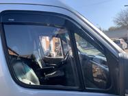 Volkswagen Crafter 2006–2016 Okenné deflektory (2 ks, Niken) fotografia 4