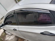 Hyundai Accent 2011–2017 Okenné deflektory s chrómovou lištou SD (4 ks, Niken) fotografia 3