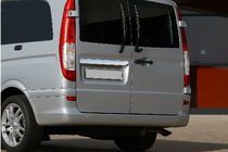 Mercedes Vito W639 2004–2014 Lišta nad ŠPZ (2-dverové, nerez) Carmos – turecká oceľ (bez nápisu) fotografia 1