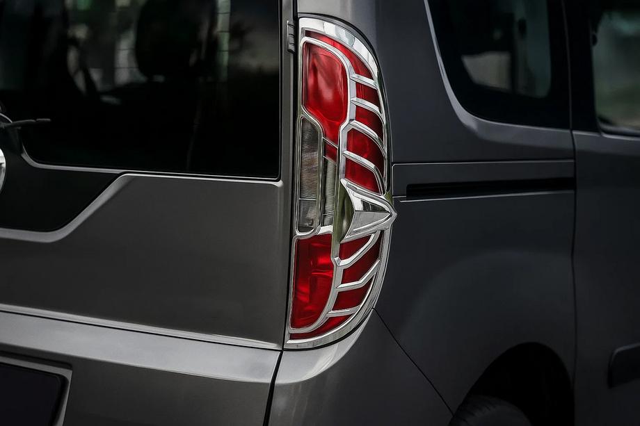 Fiat Doblo II 2010–2022 Chrómové kryty zadných svetiel (2015↗, 2 ks, plast) Image