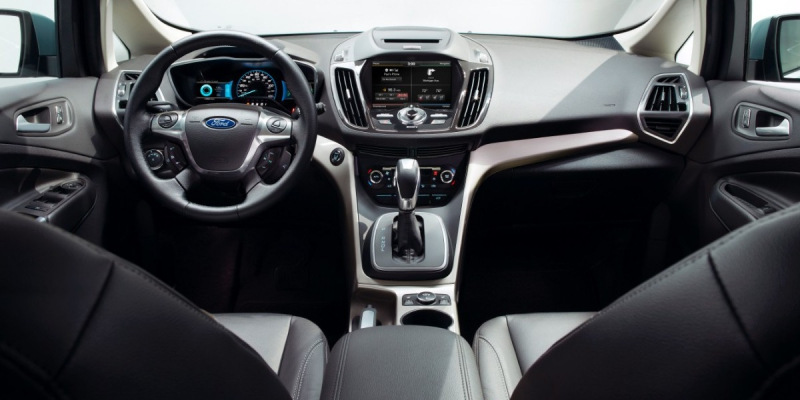 Test kompaktného päťmiestneho minivanu Ford C-Max