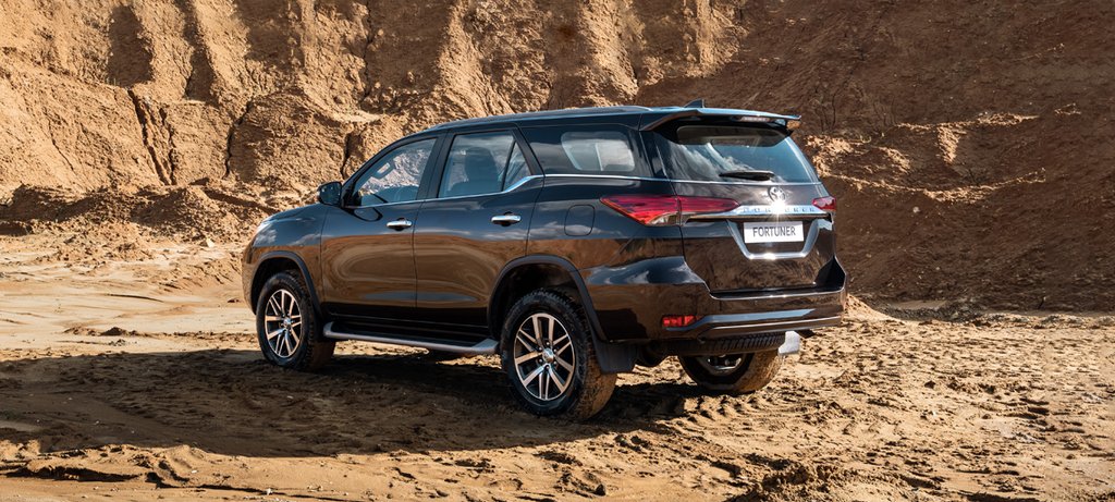 Recenzia 7-miestneho SUV Toyota Fortuner