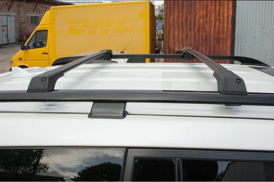 Toyota Land Cruiser Prado 150 2009–2023 Priečne nosníky na strešné lyžiny bez kľúča Flybar V1 (2 ks) do 140 cm, čierna Fotografia 12