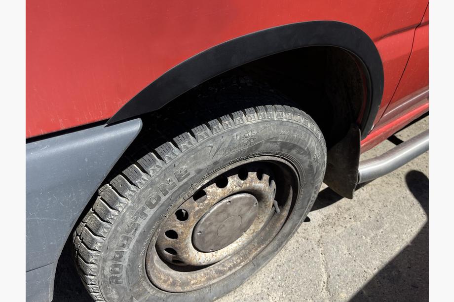 Mercedes Vito W638 1996–2003 Nástavce lemov blatníkov (4 ks, čierne) Čierna nehrdzavejúca oceľ Fotografia 3