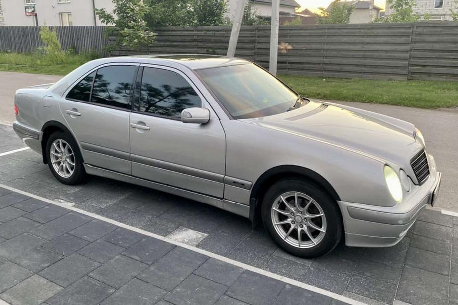 Mercedes E-class W210 1995–2002 Nástavce lemov blatníkov (4 ks, čierne) Image