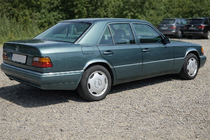 Mercedes E-trieda W124 1984–1997 Lemy blatníkov 1989-1995 (4 ks, nerez) fotografia 1