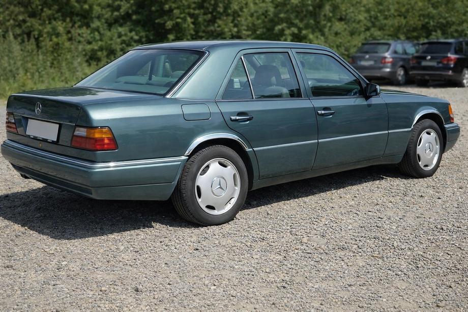 Mercedes E-trieda W124 1984–1997 Lemy blatníkov 1989-1995 (4 ks, nerez) Image