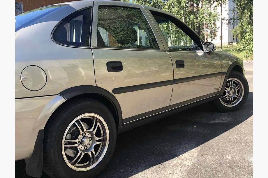 Opel Vectra B 1995–2002 Nástavce lemov blatníkov (4 ks, čierne) Image