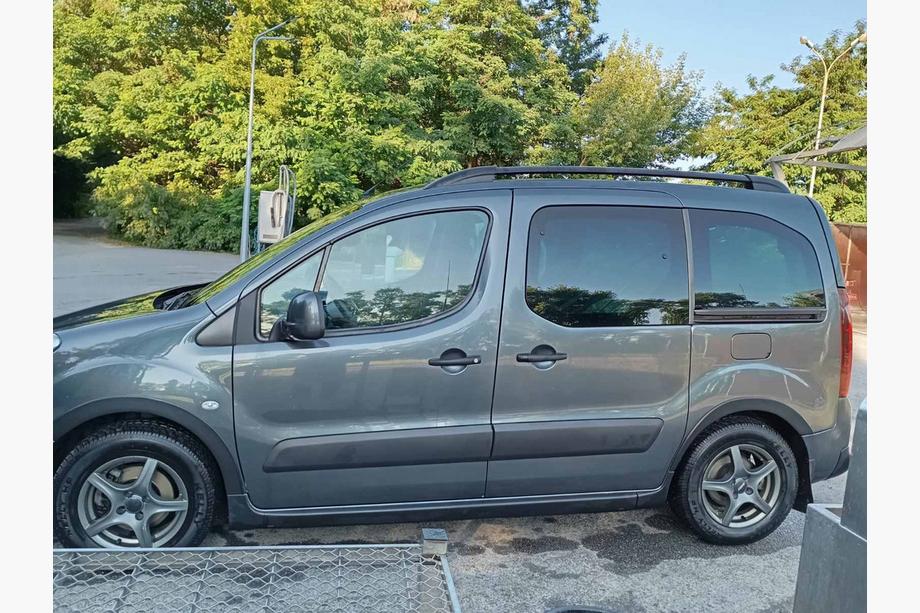 Peugeot Partner Tepee 2008–2018 Nástavce lemov blatníkov (4 ks, čierne) 2 bočné dvere, kov Fotografia 3