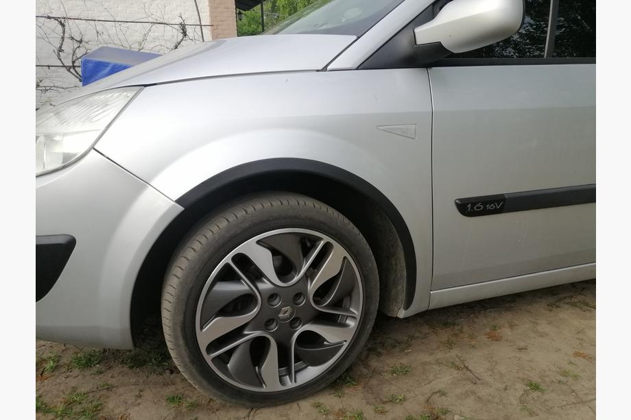 Renault Scenic/Grand 2003–2009 Nástavce lemov blatníkov (4 ks, čierne) Image