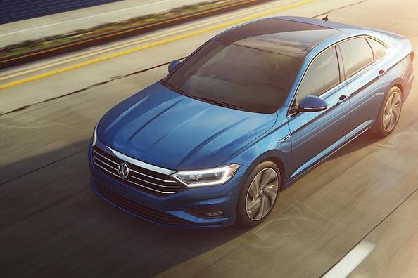 Recenzia modernizovaného sedanu Volkswagen Jetta