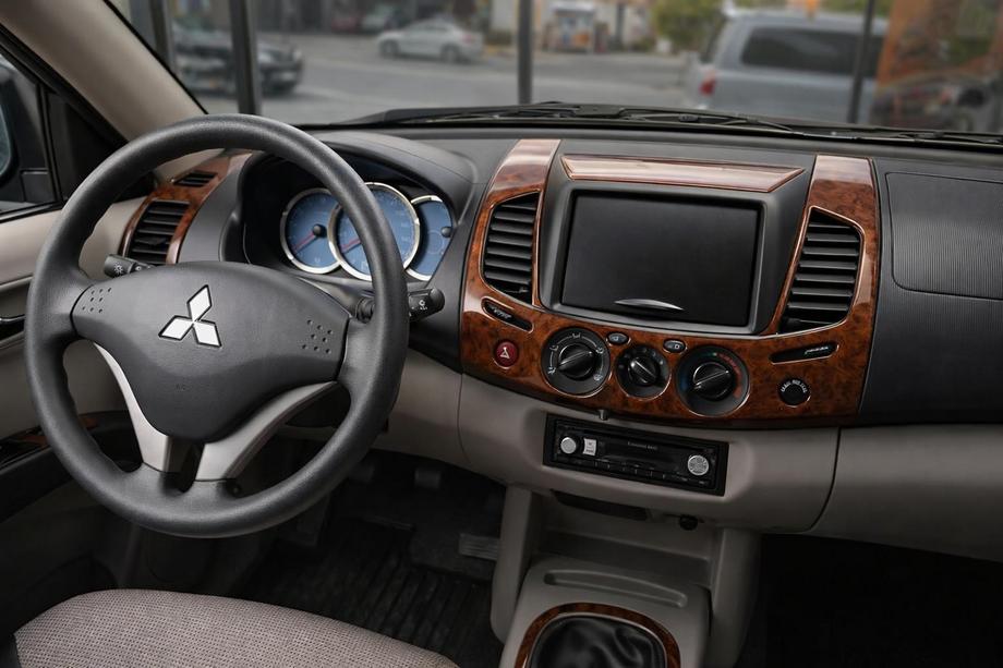 Mitsubishi L200 2006–2015 Kryty palubnej dosky (13 dielov) Karbon Image