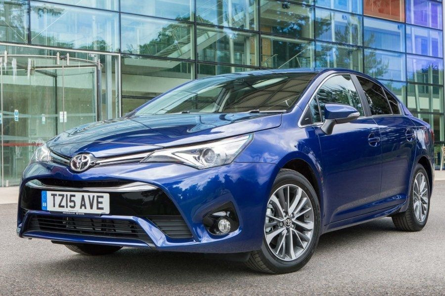 Recenzia modernizovaného sedanu Toyota Avensis