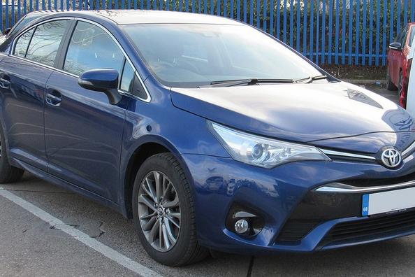 Recenzia modernizovaného sedanu Toyota Avensis