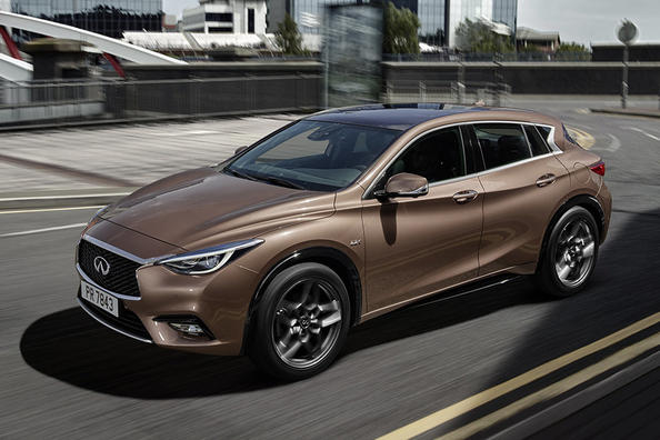 Recenzia prémiového hatchbacku Infiniti Q30