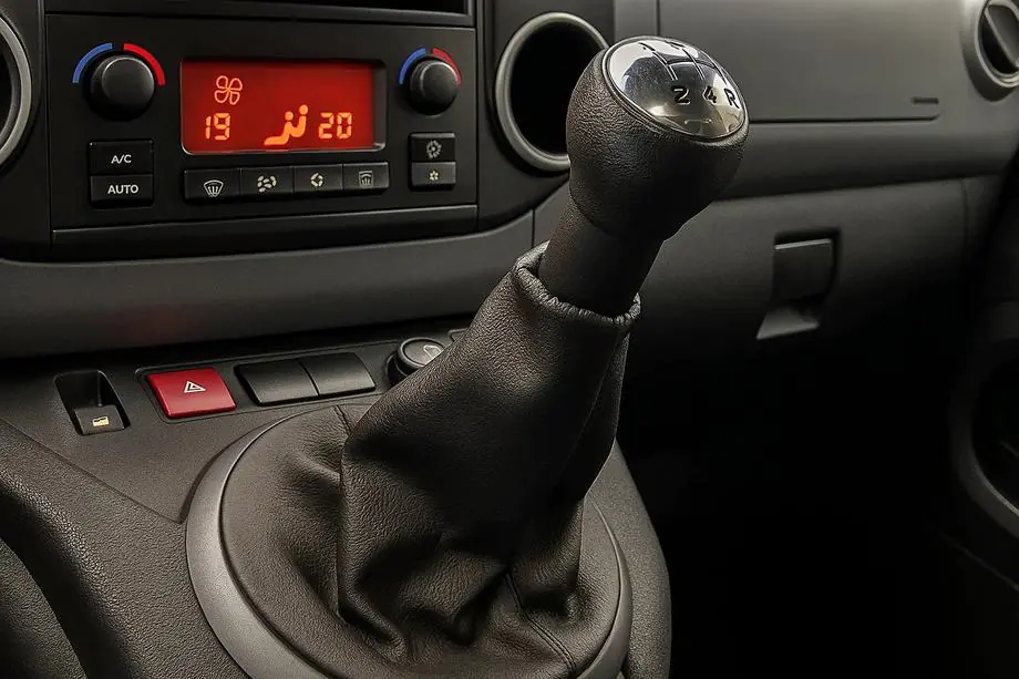 Peugeot Partner Tepee 2008–2018 Kožená manžeta radiacej páky Image