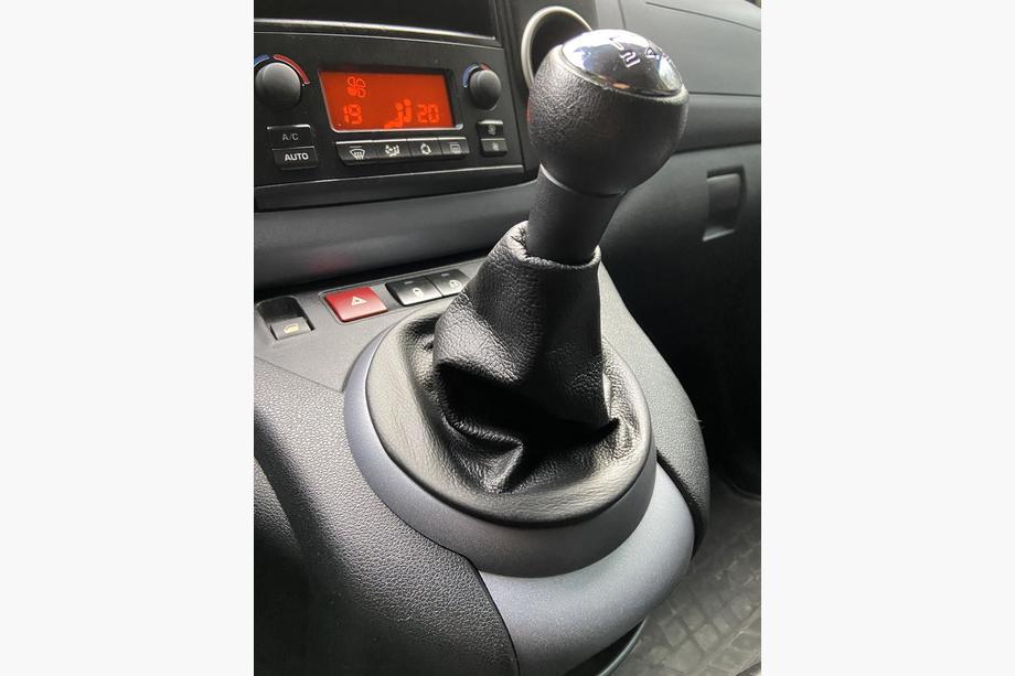 Citroen Berlingo 2008–2018 Kožená manžeta radiacej páky Fotografia 2