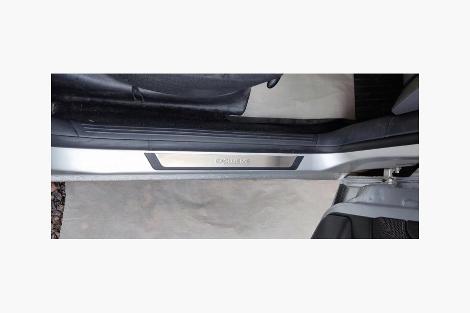 Ford Focus I 1998–2005 Flexill chrómové lišty prahov (4 ks) Exkluzívny Image