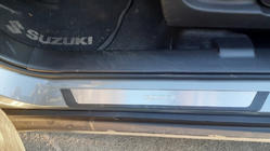 Suzuki SX4 2006–2013 Chrómové kryty prahov (4 ks) fotografia 1