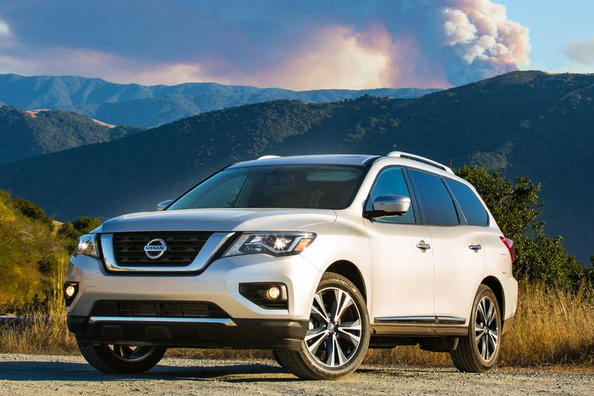 Recenzia modernizovaného 7-miestneho crossovera Nissan Pathfinder