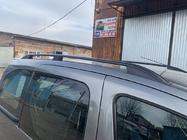 Peugeot Partner Tepee 2008–2018 Strešné lyžiny Skyport (čierne) fotografia 9