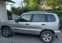 Chevrolet Niva 1998–2020 Chrómové strešné lyžiny fotografia 2