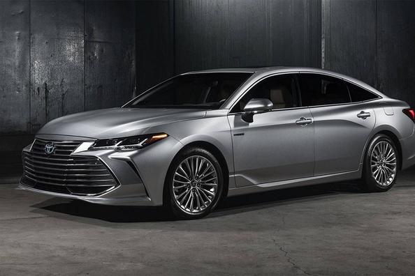 Vlajkový sedan Toyota Avalon pre modelový rok 2018