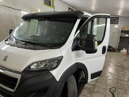 Peugeot Boxer 2006–2025 Okenné deflektory (2 ks, DDU) fotografia 2